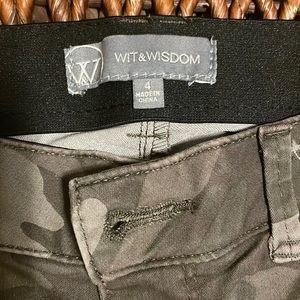 Cute Camo ankle cut jeans